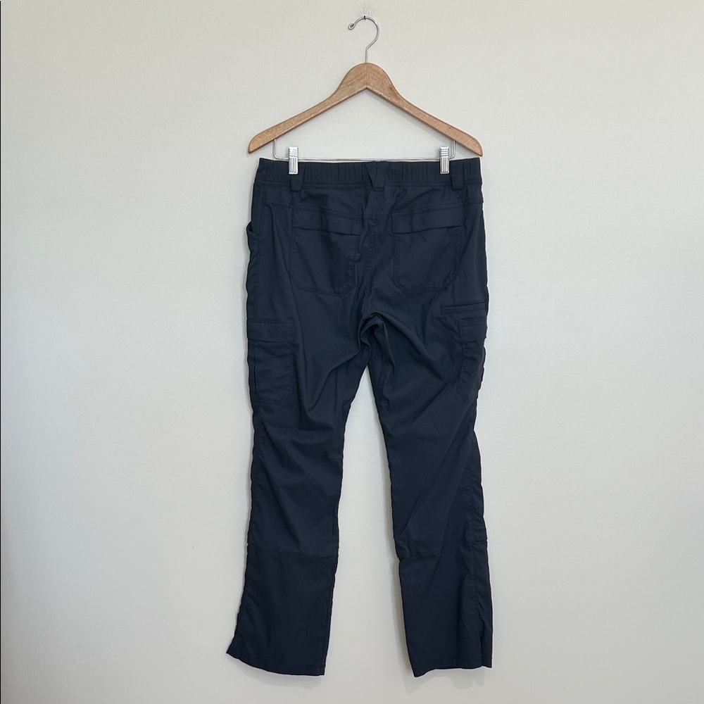 Duluth‎ Trading Co Women's Gray Cargo Pants Size 12 33” inseam - Picture 3 of 4